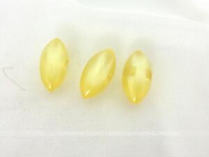 Lot de 3 petits boutons ovoïdes jaune paille irisé