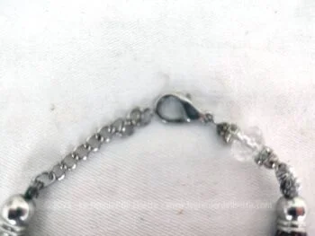 Voici un superbe bracelet en perles rocaille Murano en 18 fils montés sous forme de tresse.