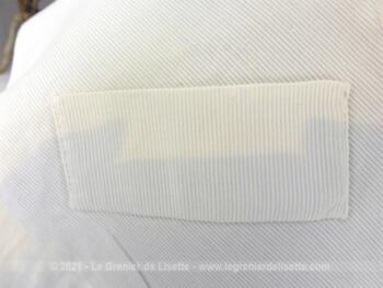 Voici un grand et large col vintage avec une petite poche et réalisé dans un beau coton Ottoman blanc.