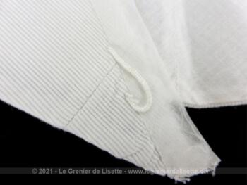 Voici un grand et large col vintage avec une petite poche et réalisé dans un beau coton Ottoman blanc.