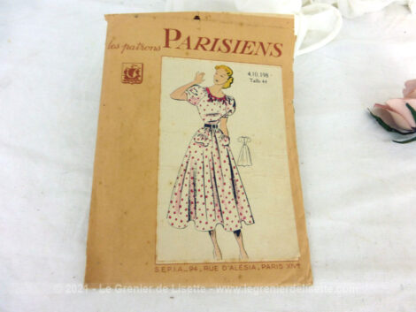 Ancien patron "Les Patrons Parisiens" pour une robe pour dame, pouvant être détournée en robe habillée vintage avec à l'intérieur tous les calques.