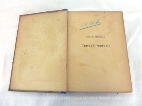 Ancien Livre "Cours Normal Travaux Manuels" avec 380 gravures sur 320 pages.avec travaux sur bois et travaux sur métal. Pas de date mais tout début XX°.