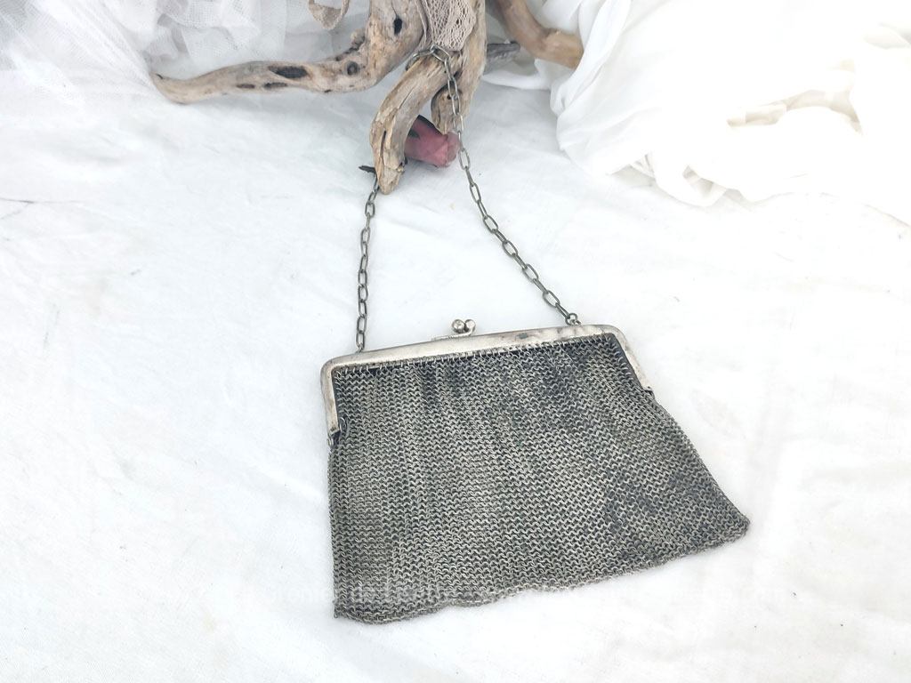 Ancienne minaudiere en maille metal argente Le Grenier de Lisette