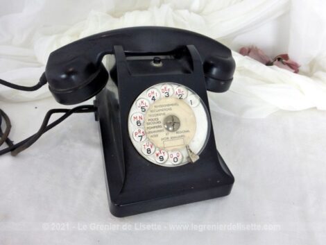 De la marque Dunyach et Leclert, voici un ancien téléphone en bakélite à cadran avec un bouton; idéal pour décoration originale et vintage.
