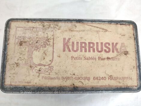 Voici une ancienne boite en métal de 21.5 x 11.5 x 6.5 cm pour les Petits Sablés Pur Beurre Kurruska - à Hasparren, au Pays Basque. Originale et vintage !