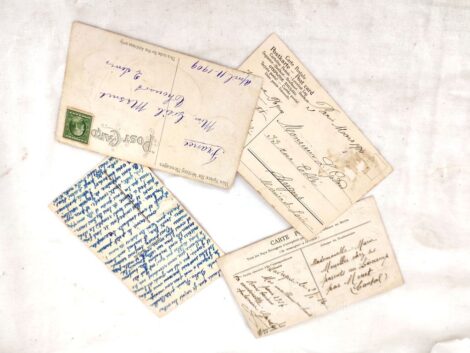 Lot de 4 cartes postales anciennes fleurs Joyeuses Pâques datant de 1909,1910, 1914 et une dont l'écriture la placerait dans les années 40.