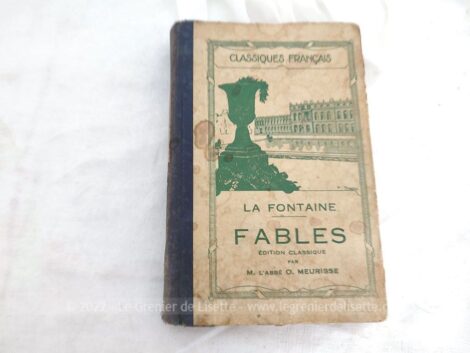 Voici un livre scolaire daté de 1938 concernant Les Fables, avec celles de La Fontaine ainsi que d'autres fables. Edité par J. de Gigord, Paris.