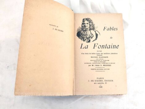 Voici un livre scolaire daté de 1938 concernant Les Fables, avec celles de La Fontaine ainsi que d'autres fables. Edité par J. de Gigord, Paris.