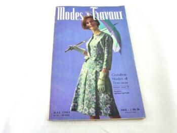 revue Modes et Travaux de Mai 1964 sur 210 pages avec des dessins et photos de superbes robes et des explications avec mini patrons pour la réalisations de nombreux vêtements... vintages et dans la tendance actuelle