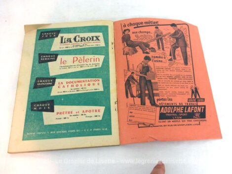 Ancien Almanach du Pèlerin pour l'année 1956, outre les mois de l'année, des historiettes, des recettes, des évènements, des conseils techniques, le tout avec des illustrations.