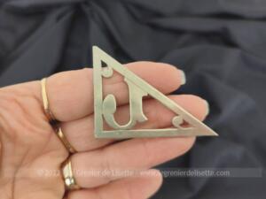 Monogramme triangle métal J à incruster