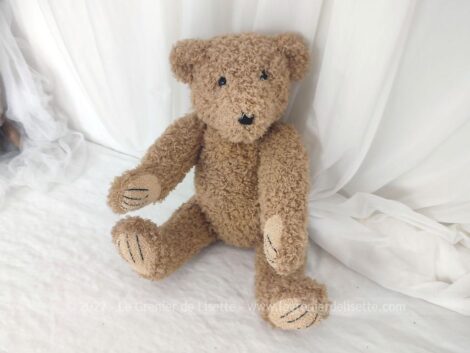 Voici un ours en peluche vintage avec bras et jambes articulés.... un petit retour nostalgique en enfance dans une décoration shabby !