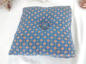 Petit coussin carré tissus bleu vintage