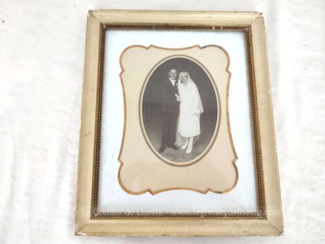 Sur 26 x 31 x 2 cm, voici un cadre passe-partout original avec une photo de mariage du début 1900. A poser ou à suspendre.