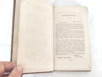 Voici un livre ancien au titre de "Beauvallon ou Les Devoirs de Famille" daté de 1864, par l'Abbé Debeney dont le protege-couverture papier permet de l'exposer comme un objet de décoration.