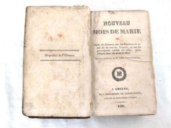 Voici un très ancien livre de 1828 portant le titre de 