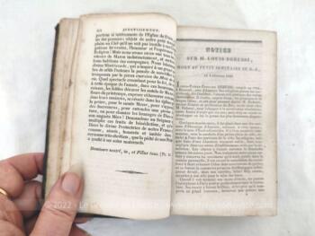 Voici un très ancien livre de 1828 portant le titre de "Nouveau mois de Maris" sur 370 pages avec un chapitre sur chacun des 31 jours du mois.