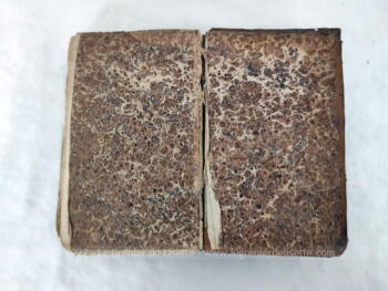 Voici un très ancien livre de 1828 portant le titre de 