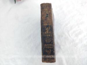 Ancien Livre « Nouveau mois de Marie » daté de 1828