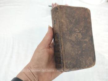 Voici un très ancien livre de 1828 portant le titre de 