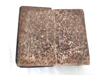 Voici un très ancien livre de 1828 portant le titre de 