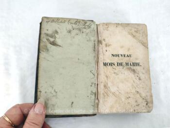 Voici un très ancien livre de 1828 portant le titre de 