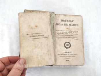 Voici un très ancien livre de 1828 portant le titre de 