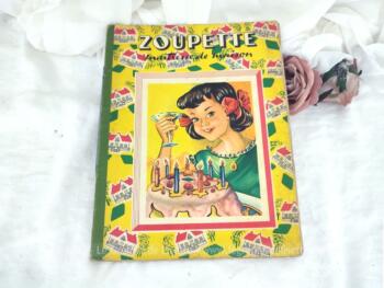 Voici un ancien livre "Zoupette Maitresse de Maison" datant de 1955 avec des illustrations de Marie-José Maury. Nostalgique et vintage.