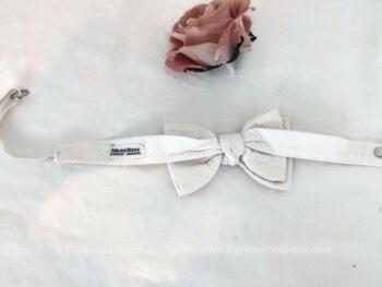 Vintage comme on aime, voici un noeud papillon vintage en piqué de coton blanc de la marque anglaise 