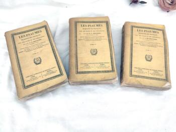 Voici un trio des livres 