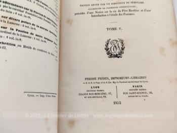 Voici un trio des livres 