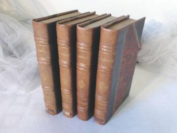 Comme un seul et bel objet, voici quatre livres anciens, reliure cuir d'Art et portant l'étiquette de son relieur à Hanoï, livres achetés en 1941 en plein conflit.
