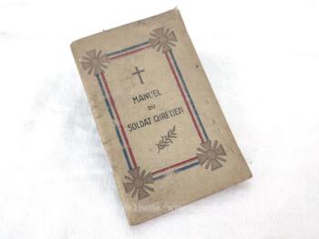 Ancien petit livret portant le titre de "Manuel du Soldat Chrétien". Il mesure 15 x 9.5 x 0.7 cm. Il a été imprimé le 18 mai 1936 par l’œuvre Militaire de Nantes