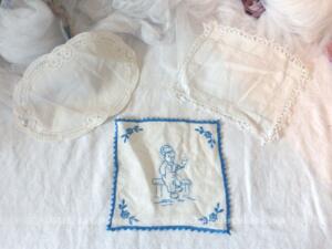 Trio de petits napperons dentelle et broderies