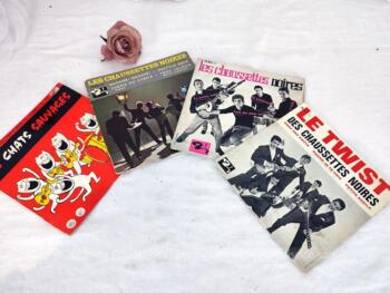 Voici 4 vinyles 45 T de Twist dont 3 des Chaussettes Noires et 1 des Chats Sauvages datant des années 60.