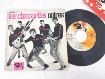 Voici 4 vinyles 45 T de Twist dont 3 des Chaussettes Noires et 1 des Chats Sauvages datant des années 60.