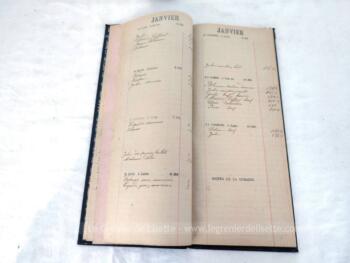 Voici un très ancien et grand agenda de bureau utilisé par une boucherie de 14.5 x 34.5 x 1 cm pour l'année 1903 avec certaines pages annotées à la main. UNIQUE !