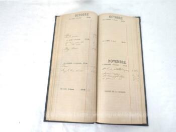 Voici un très ancien et grand agenda de bureau utilisé par une boucherie de 14.5 x 34.5 x 1 cm pour l'année 1903 avec certaines pages annotées à la main. UNIQUE !