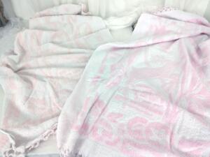 Lot de 2 anciennes serviettes rose pastel avec franges