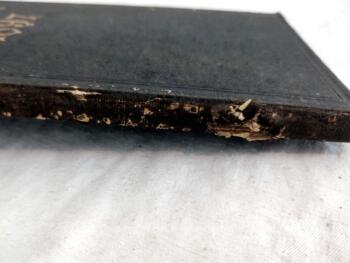 Voici un très ancien et grand agenda de bureau utilisé par une boucherie de 14.5 x 34.5 x 1 cm pour l'année 1897 avec certaines pages annotées à la main. UNIQUE !