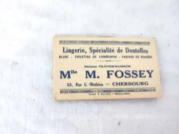 Agé de 85 ans, voici un ancien almanach de poche pour l'année 1937, calendrier publicitaire offert par "Mlle M. Fossey - Lingerie, Spécialité de Dentelles" à Cherbourg.
