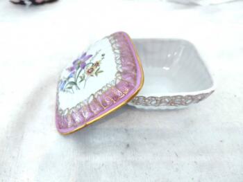 Originale cette petite boite carrée , bonbonnière vintage des années 80 en porcelaine allemande 