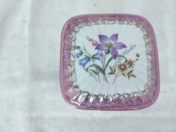 Originale cette petite boite carrée , bonbonnière vintage des années 80 en porcelaine allemande 