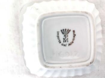 Originale cette petite boite carrée , bonbonnière vintage des années 80 en porcelaine allemande 