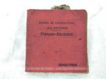 Voici un ancien "Manuel de Conversation avec prononciation Français-Allemand " datant du début XX° édité chez Garnier Frères sur 376 pages.