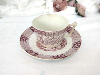 Datant des années 30/40,  voici une grande tasse et sa soucoupe, modèle Cigognes, issues des faïenceries de Bordeaux.  Superbe !