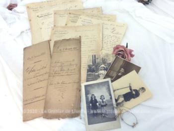 Voici un assortiment unique de documents datant du XIX° avec 2 actes notariés, des photos, des courriers et un  pince-nez, pour une décoration vraiment très rétro.