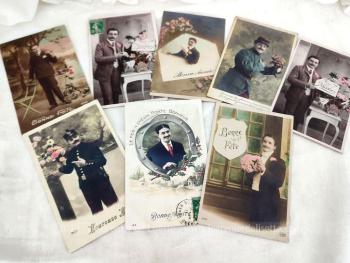 Voici un lot de 8 anciennes cartes postales célébrant différentes occasion avec des portrait d'hommes en photos,certaines colorisées et sur papier glacé, et datant toutes du début du siècle dernier.