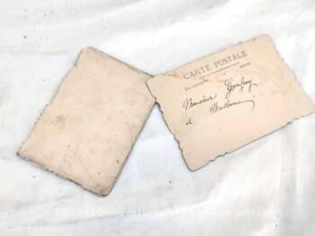 Voici deux anciennes cartes postales originales et uniques, une ajourée de Souhaits Sincères  qui s'ouvre pour laisser un message daté 1904 et une avec un télégramme  de Bonne Année collé et daté de 1909.