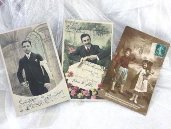 Datant de 1909 à 1915, voici un lot de 3 anciennes cartes avec des photos d'enfants pour représenter des souvenirs. Romantique...